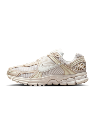 W+NIKE+ZOOM+VOMERO+5.png
